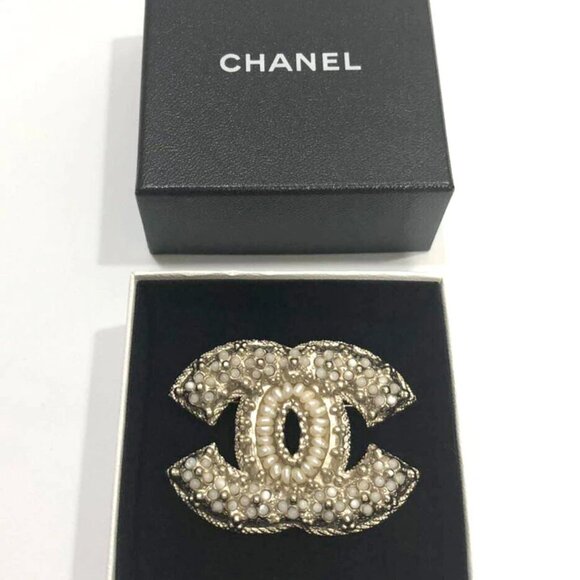 CHANEL CC Logo Pearl Brooch Gold Tone Pin A11C Auth w/Box D-o1150 - Picture 9 of 9